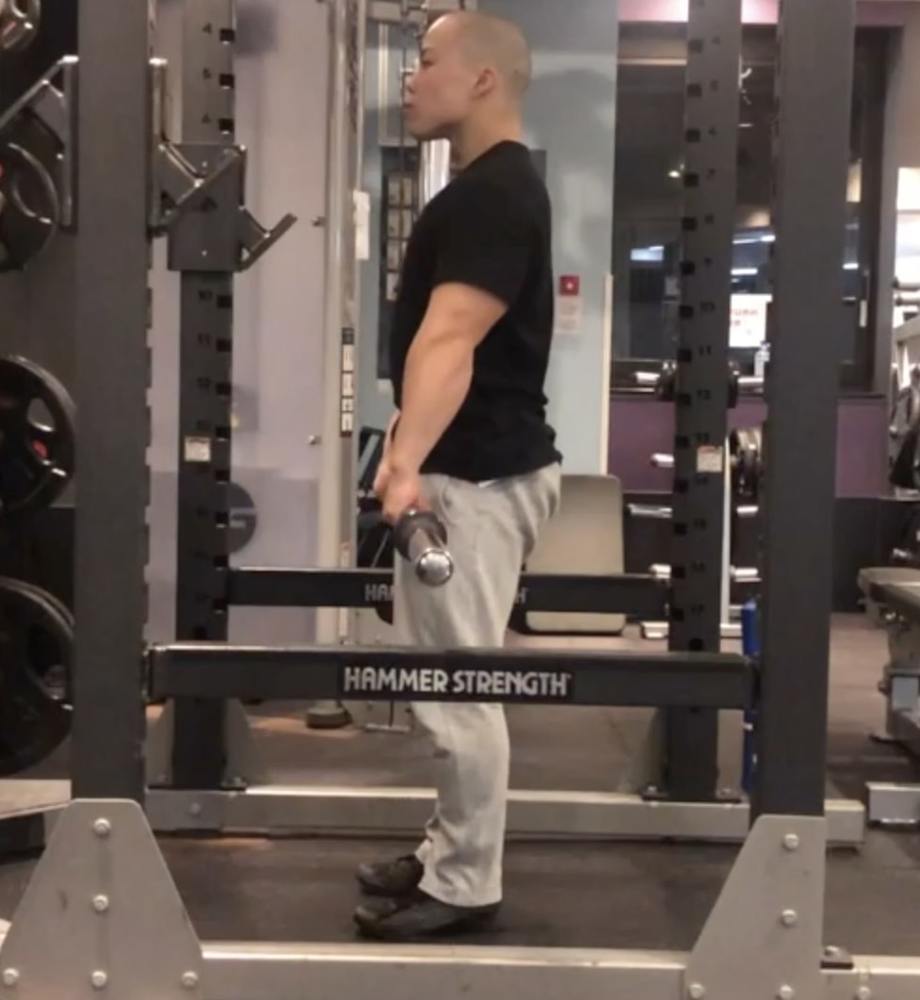 バーベルシュラッグのやり方！僧帽筋に必ず効くコツをビハインド・フロント別に！