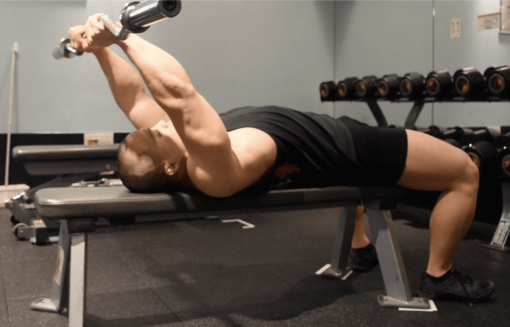 ライイングトライセプスエクステンションのやり方！上腕三頭筋に効くコツ〜肘が痛い際の対処法まで解説