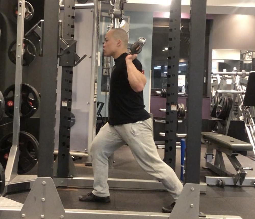 スプリットスクワットのやり方！脚痩せ効果抜群！レッグランジとの違いも