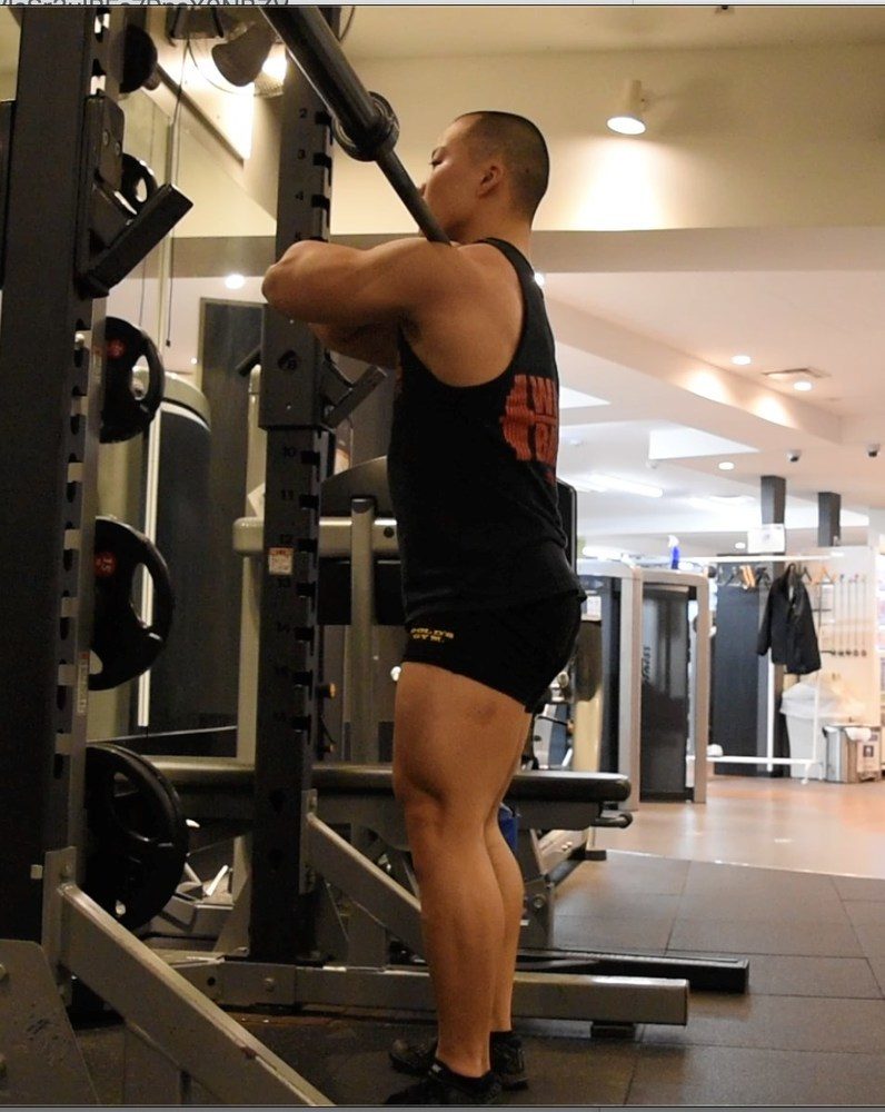 フロントスクワットのやり方！正しい持ち方〜バックスクワットとの違いまで解説