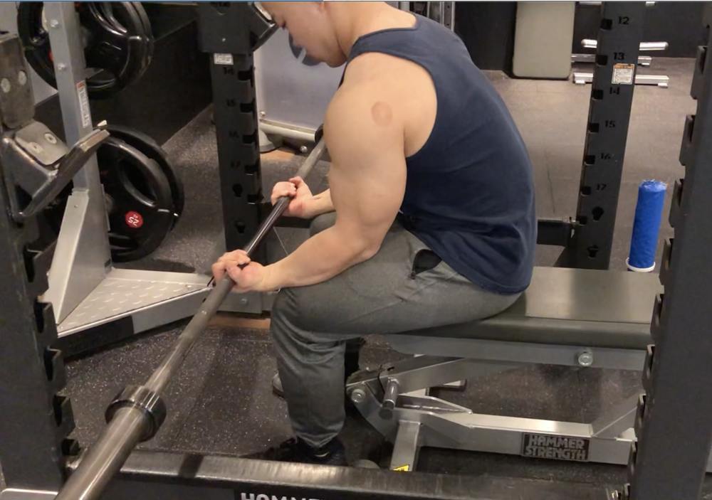 リストカールで前腕を強化！手首を痛めないコツ〜回数・重さ、器具のおすすめまで解説