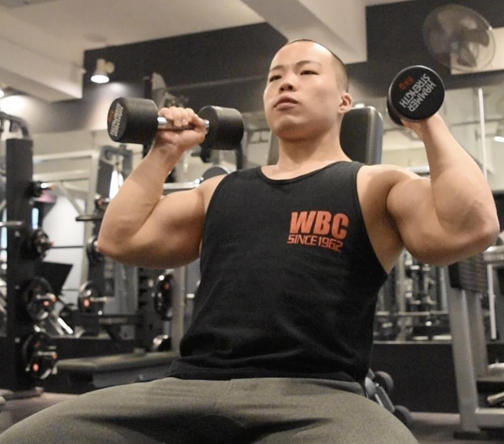 ダンベルショルダープレスのやり方！重量・角度など肩をデカくするコツを解説