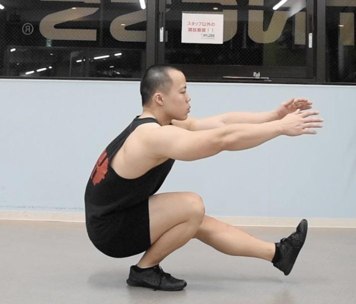 片足スクワットのやり方！効果UPのコツ〜できない人向け簡単メニューまで紹介