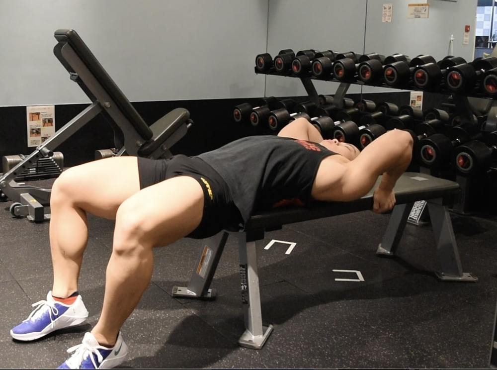 ドラゴンフラッグのやり方！初心者でも出来るコツで腹筋を効果的に追い込もう！