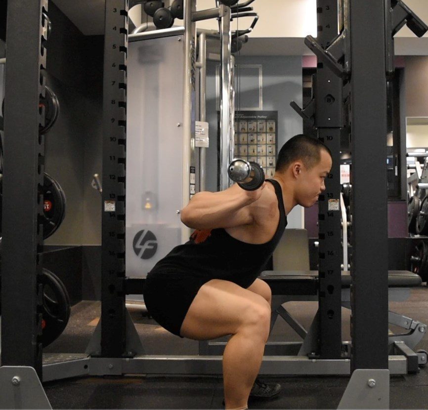 ハーフスクワットのやり方！ダイエット・リハビリに効果的！初心者・高齢者も簡単！