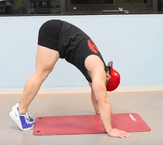 パイクプレスでメロン肩に！初心者も自重で三角筋を鍛えるやり方のコツを解説