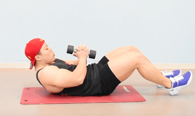 ダンベルツイストのやり方！短期間で極細のウエストへ！腹筋に効かせるコツを解説