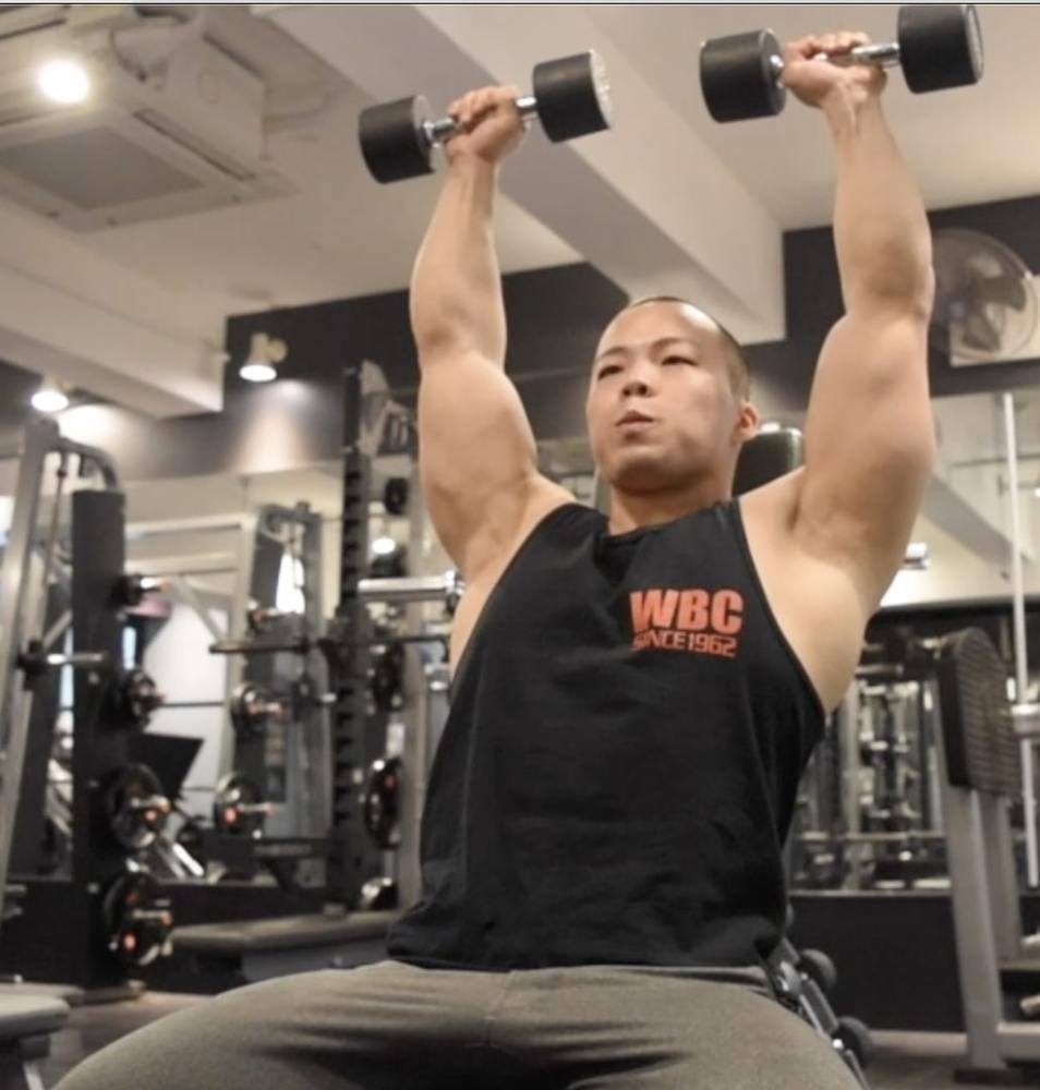 アーノルドプレスのやり方！肩が急激にデカくなる効かせ方のコツをプロが解説