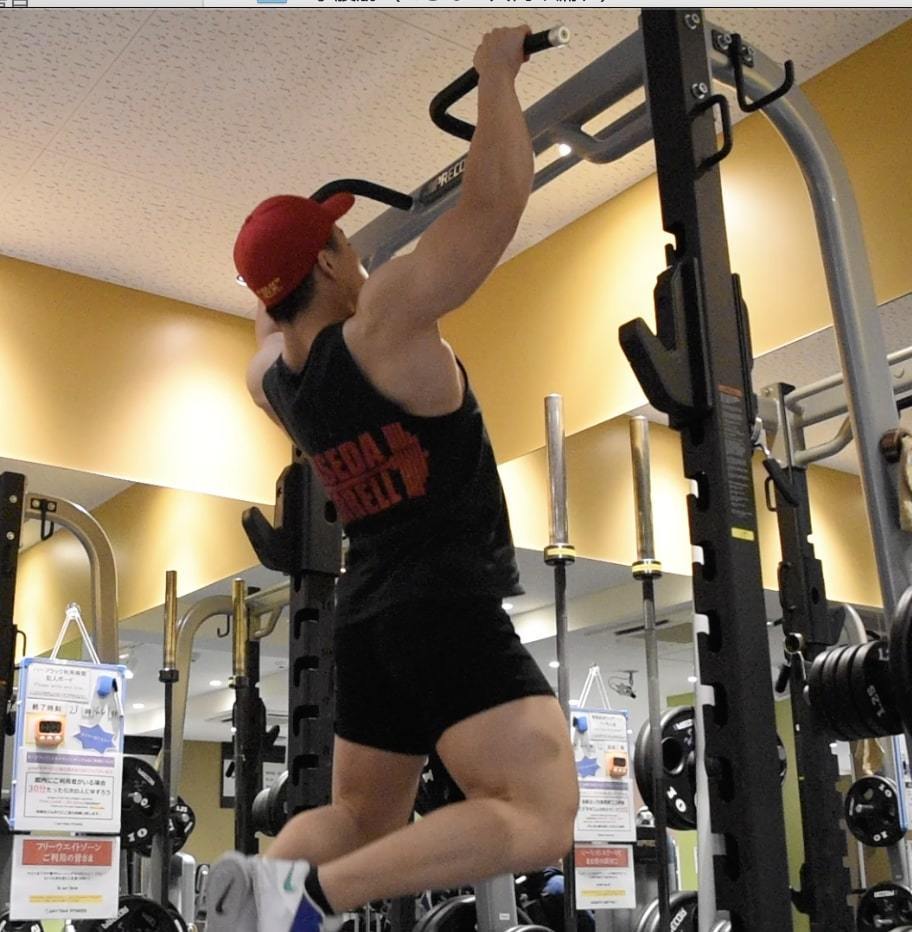 懸垂（チンニング）の効果＆やり方！できない人向け＆腹筋・二頭筋など部位別のメニューも！