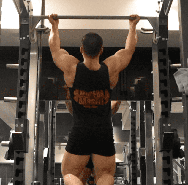 逆手懸垂の効果＆やり方！上腕二頭筋に効くコツ〜平均回数・できない人向けの練習法も！