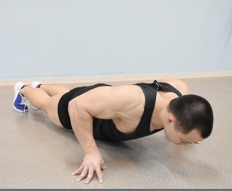 指立て伏せのやり方＆効果！握力・前腕を鍛えられる？意味ない？