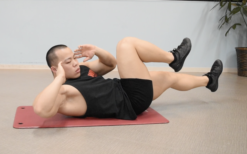 バイシクルクランチのやり方！短期間で美くびれGET！腹筋に効果的に効かせるコツを解説