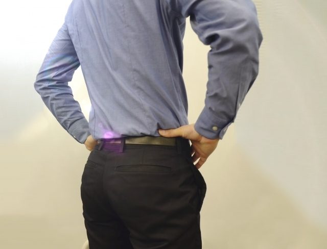 背筋チューブトレーニングのメニュー&やり方!短期間で美しい背中にするコツを大公開