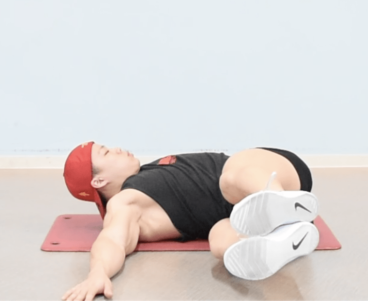 レッグツイストのやり方！腹斜筋に効くコツでくびれGET！回数や腰痛を防ぐ注意点も