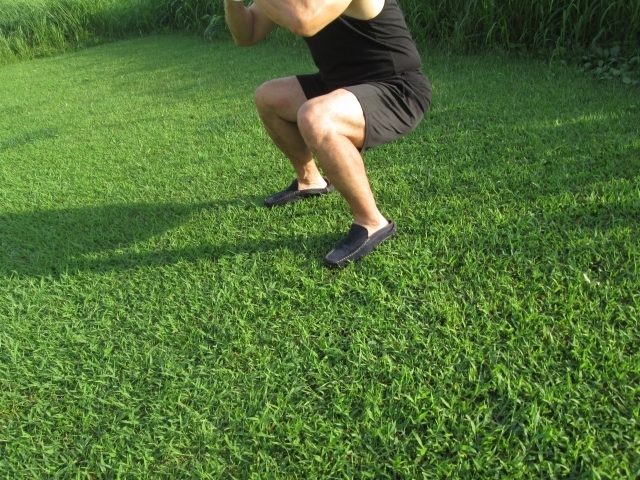 外側広筋のストレッチ&筋トレメニュー!太もも外側の作用〜痛みの対処法まで解説