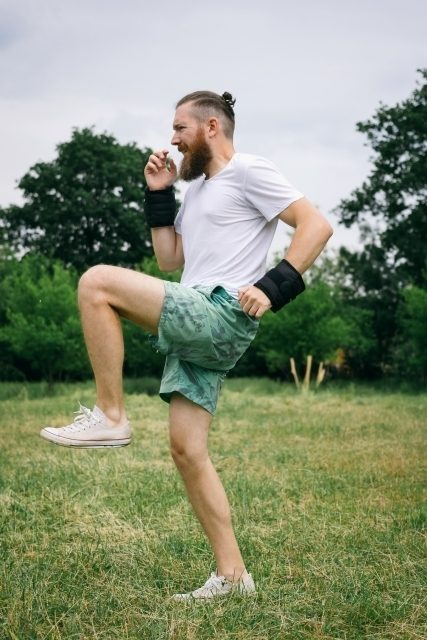 ニーアップのやり方！自宅で短期間で痩せられる有酸素運動のコツを大公開