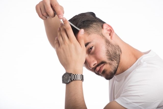 メンズ髪型『スリックバック』とは？種類別に日本人向けのセット＆頼み方を解説！