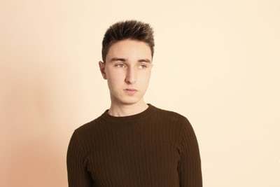 【アップバング】女子ウケ抜群20選のメンズ髪型！失敗しないセット＆頼み方も！