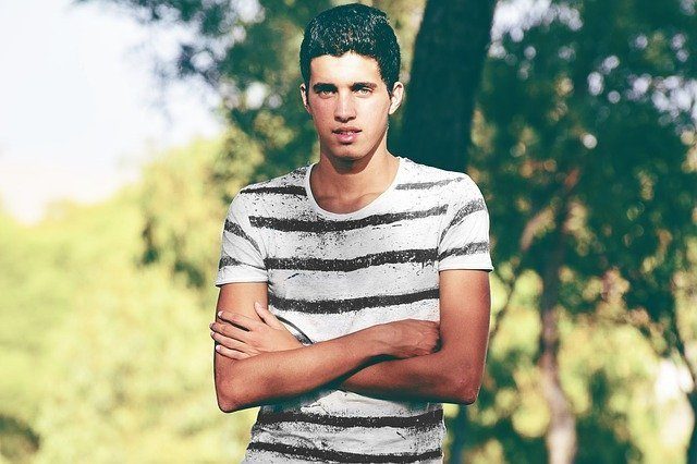 【男子中学生の髪型】校則OK！セットなしでモテる髪型の頼み方まで解説！