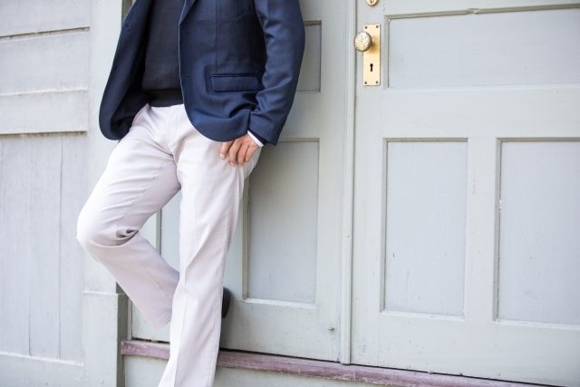 夏はスラックスが万能。涼しい&お洒落なメンズコーデ&おすすめアイテムを紹介