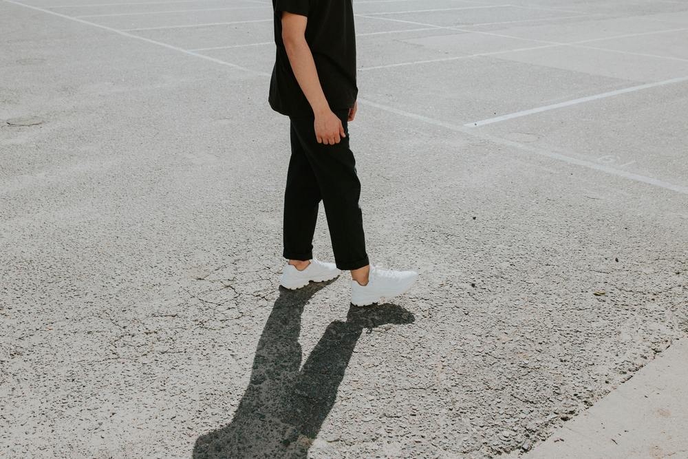 ジョガーパンツの《季節別》メンズコーデ特集!ダサ見えNG例〜お洒落着こなしテクまで解説!