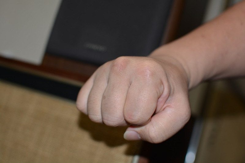 拳立て伏せの効果・メリットは?腕立て伏せとの違い〜やり方まで解説!