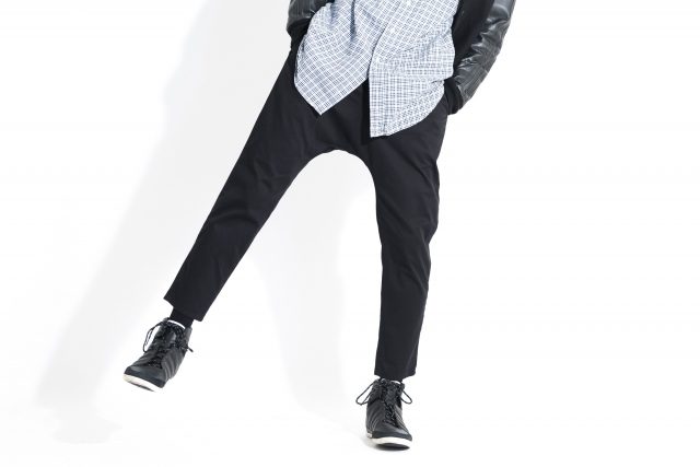 テーパードパンツおすすめ30選!失敗しない人気ブランド〜メンズコーデ例まで紹介!