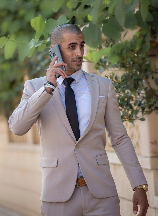 ベージュジャケット《季節別》メンズコーデ完全版!ビジネス〜街着での着こなしテクを解説!