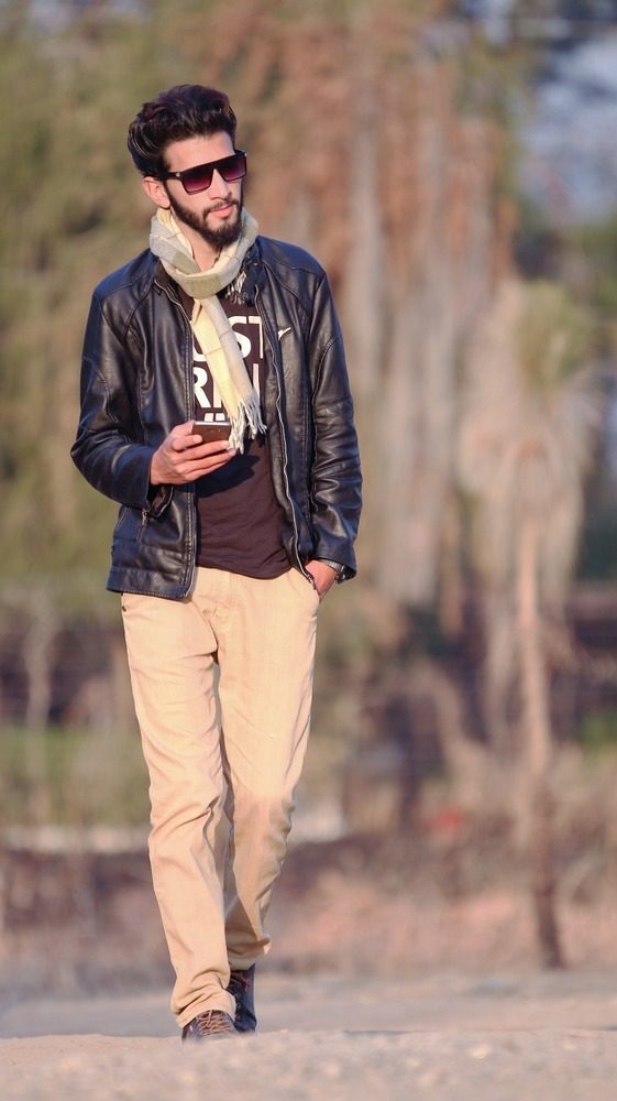 テーパードパンツの《秋》メンズコーデ特集!季節に合った色別の着こなしテクを徹底解説!