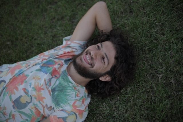 【2024年】メンズ外国人のパーマ特集|ショート〜ロング別に頼み方&セットまで解説!