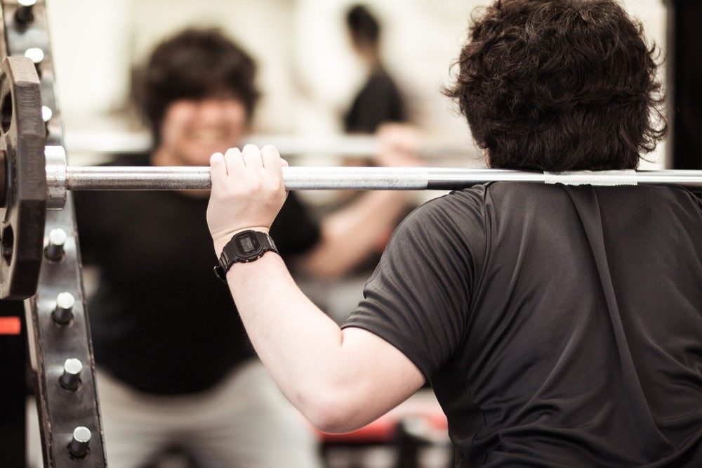 バーベルカーフレイズのやり方!効果〜ふくらはぎに確実に効くコツを徹底解説!