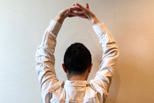 鉄棒ぶら下がり運動はメリット多数!筋トレ効果以外の利点〜やり方のコツまで解説!