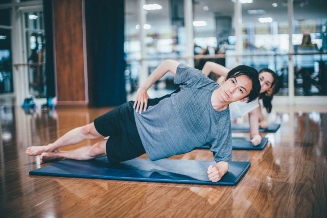 筋トレ・体幹でぷるぷる震える原因は?筋力不足?震えない為の対策まで解説