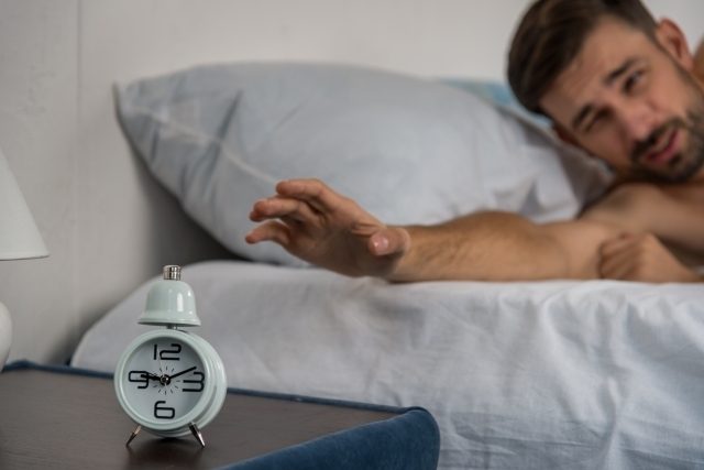 寝起きの筋トレはメリットも多数!危険なNG例など注意点〜メニューまで紹介!