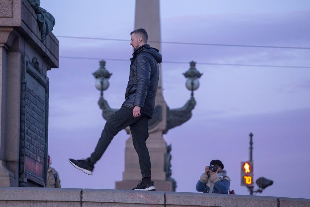 黒スキニー《春》メンズコーデ30選！季節感を出す着こなしテクを解説！