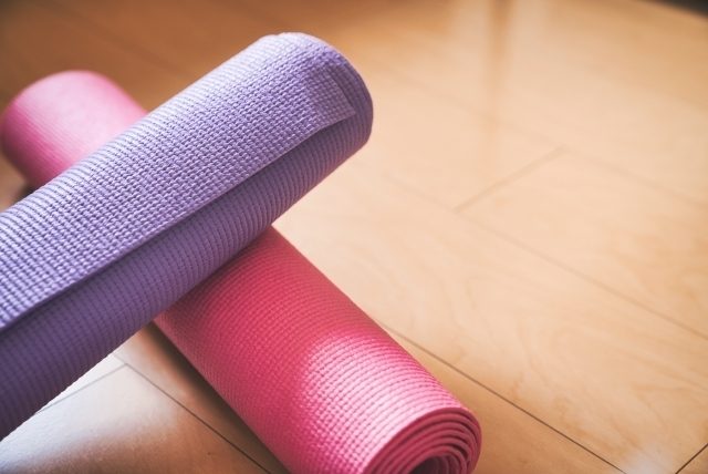 『3COINS』のヨガマットが安いし優秀!特徴〜口コミレビューを一般品と比較!