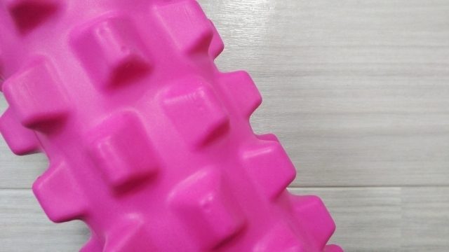 フォームローラーで『首コリ』を解消!使い方を誤ると危険?動画でやり方を解説!