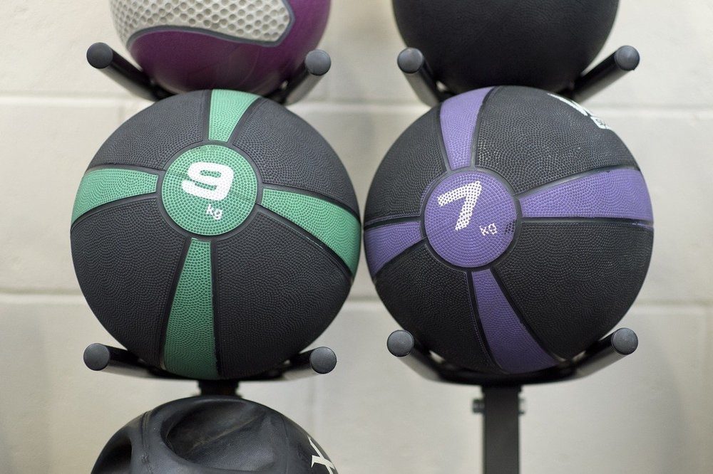 メディシンボールおすすめ20選!素材・重量など失敗しない選び方まで解説!