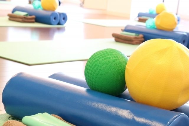 背中の筋膜リリースはメリット多数!肩こり・姿勢改善など!やり方まで詳しく解説!