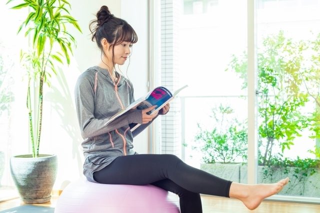 バランスボールは『意味ない』って本当?噂の真相〜期待できる効果まで解説!